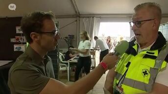Gewonde festivalgangers worden verzorgd door vrijwilligers van Het Vlaamse Kruis