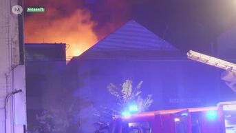 De voormalige discotheek 'Ritz' gaat in vlammen op: asbest komt vrij tijdens brand