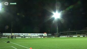 Supporters Sporting Hasselt protesteren met spandoeken tegen stadsbestuur