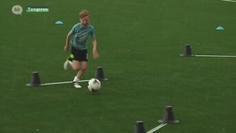 Limburgse voetballertjes leren voetbalkneepjes van Rode Duivels