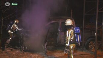 Pickup-truck brandt volledig uit na ongeval op E314