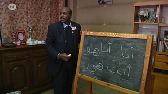 Soedanese vluchteling geeft als vrijwilliger les aan asielzoekers