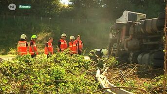 Spectaculair ongeval met vrachtwagen op E313 in Riemst