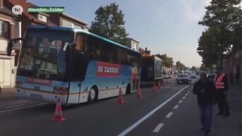Bus verliest wielen in Heusden-Zolder