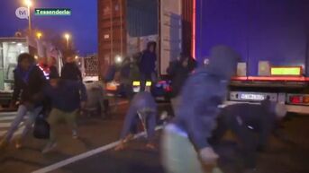 Transmigranten springen uit truck en vluchten weg via E313