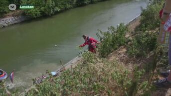 Vrouw gered met boot na val van 15 meter aan de Zuid-Willemsvaart in Smeermaas