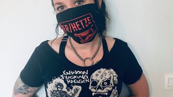 Punkband maakt mondmaskers van onverkochte merchandise