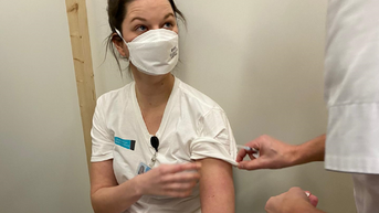 Zorgverleners ZOL krijgen eerste Moderna-vaccin: 
