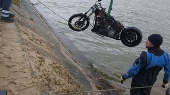 Politie vist gestolen Harley Davidson-motor uit kanaal