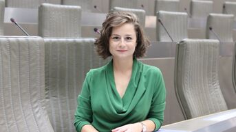 Beringse schepen Hilal Yalçin legt eed af in het Vlaams parlement