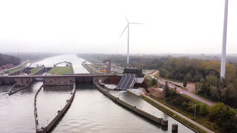 Volg hier live het invaren van de fietsbrug in Godsheide