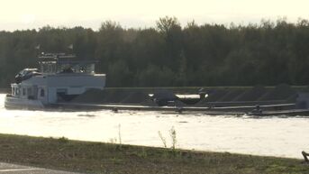 Tankschip verliest 30.000 liter brandstof in Albertkanaal in Beringen