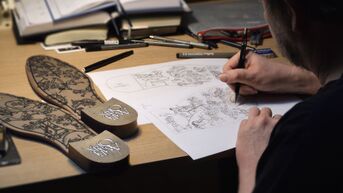 Cartoonist Kim Duchateau creëert uniek ontwerp voor Ambiorix-schoenen