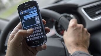 Smartphone achter stuur gevaarlijker dan glaasje te veel