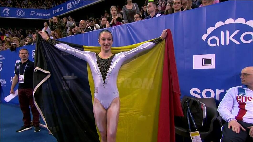 Historische gouden medaille voor Nina Derwael op EK turnen ...