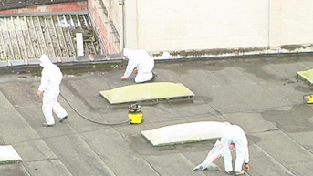 Erkende firma verwijdert komende dagen asbest aan voormalige Ritz